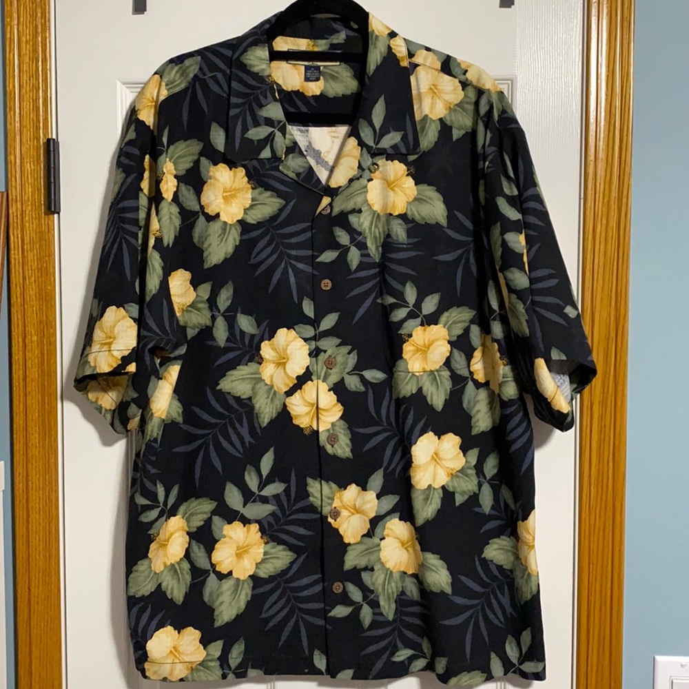 XL Men’s Hawaiian Tommy Bahama shirt